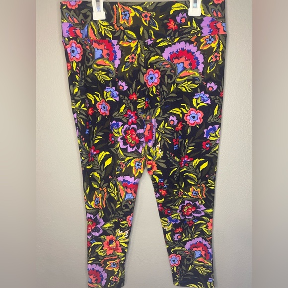 Terra & Sky Floral Plus Size Leggings - Picture 1 of 3